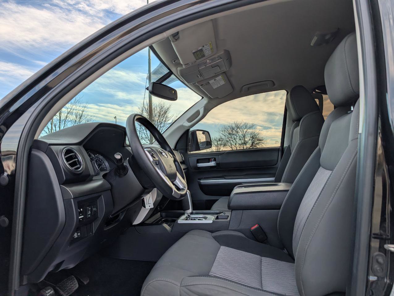 Used 2017 Toyota Tundra SR5 w/ SR5 Upgrade Package image 13