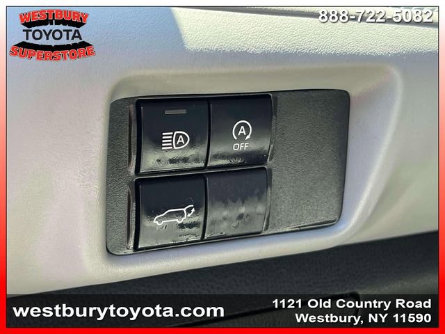 Used 2023 Toyota Highlander XLE AWD/4WD image 23