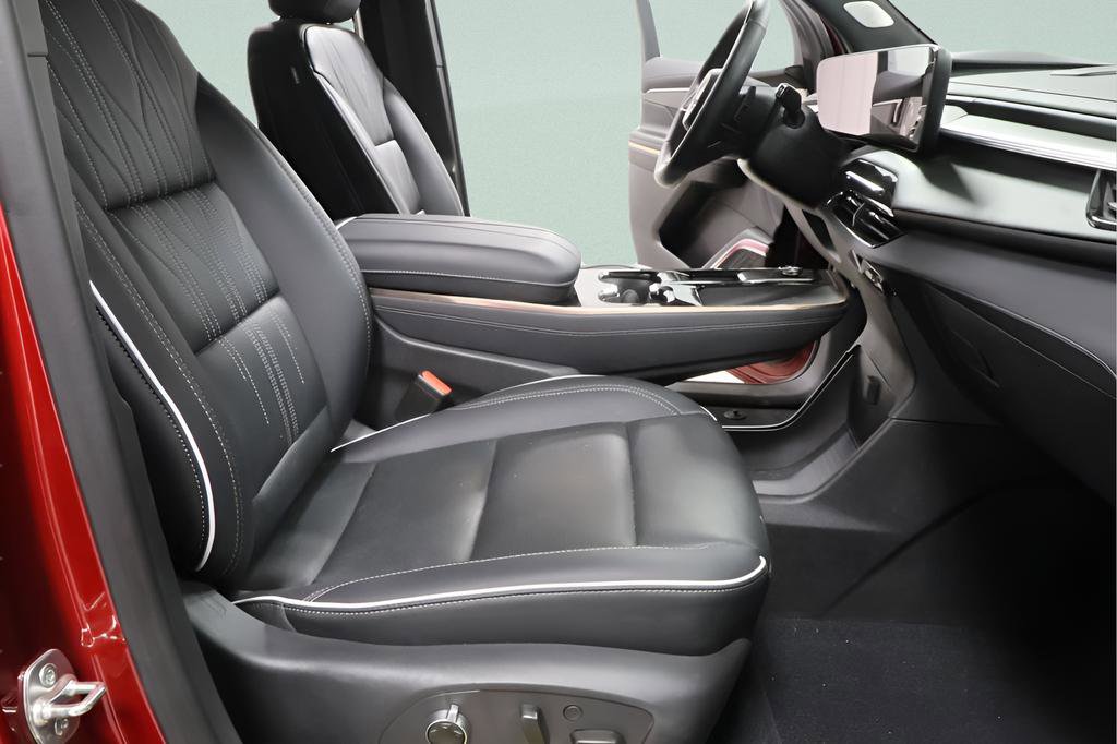 Used 2025 Buick Enclave Avenir w/ Super Cruise Package image 30