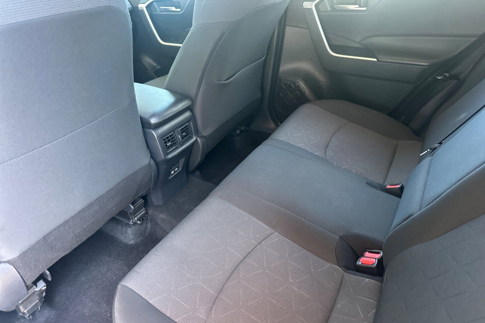 Used 2025 Toyota RAV4 XLE w/ Weather Package AWD/4WD image 14