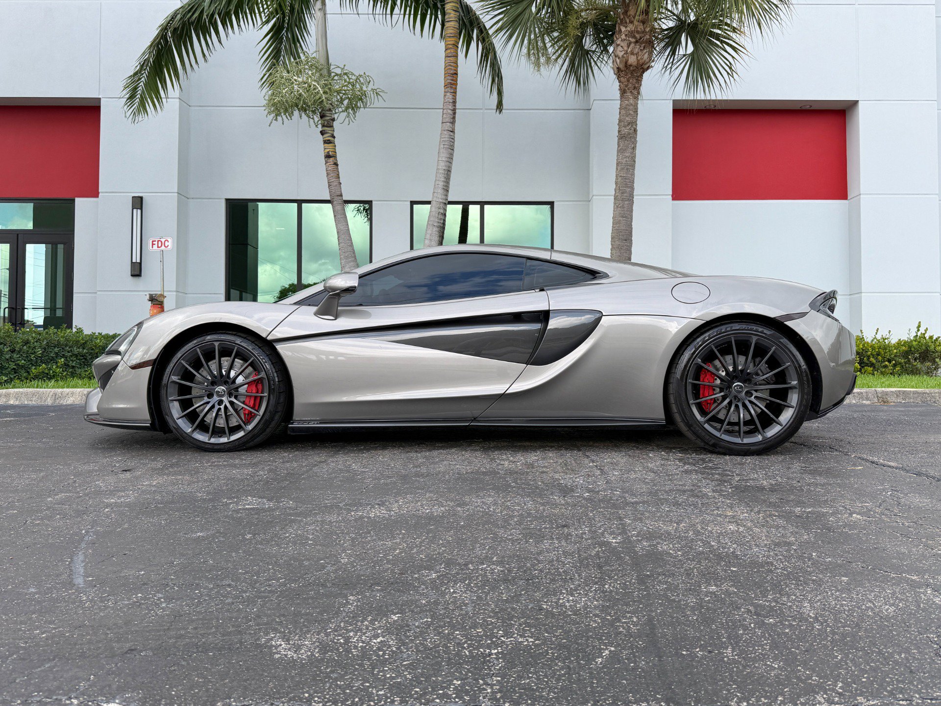 Used 2017 McLaren 570S RWD image 12