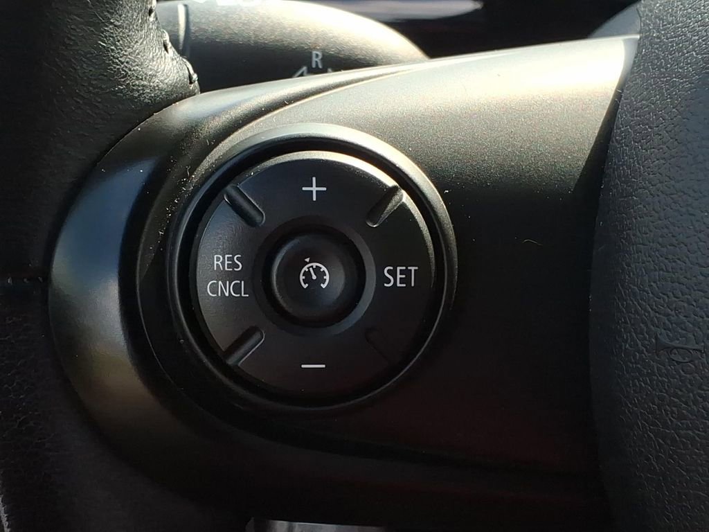 Used 2019 MINI Cooper 2-Door Hardtop w/ Signature Upholstery Package FWD image 23