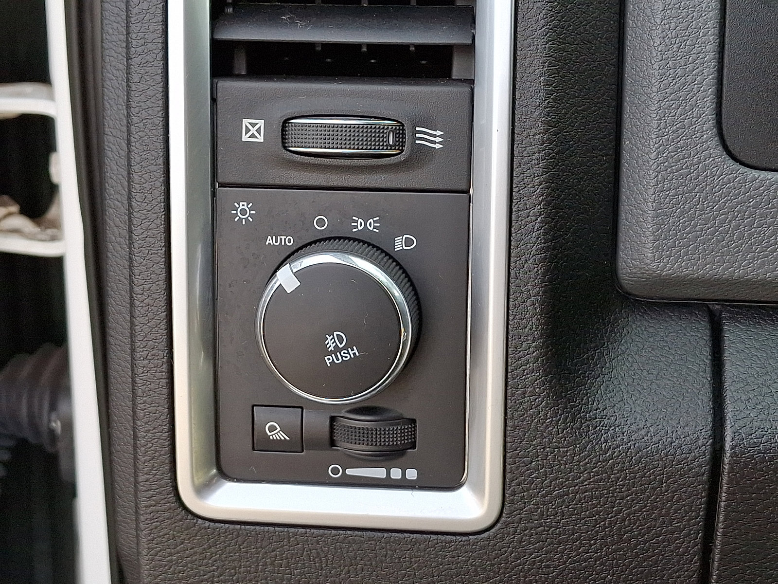 Used 2019 RAM 1500 Big Horn image 24