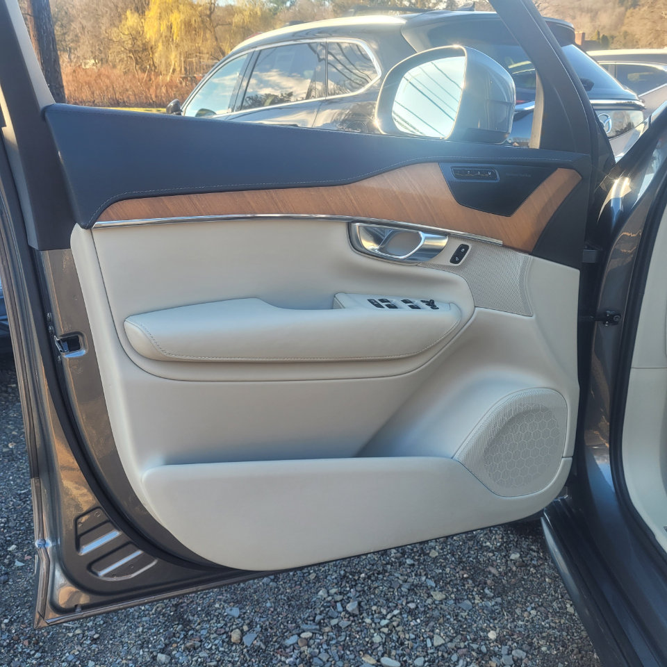 Used 2020 Volvo XC90 T6 Inscription w/ Protection Package Premier image 12