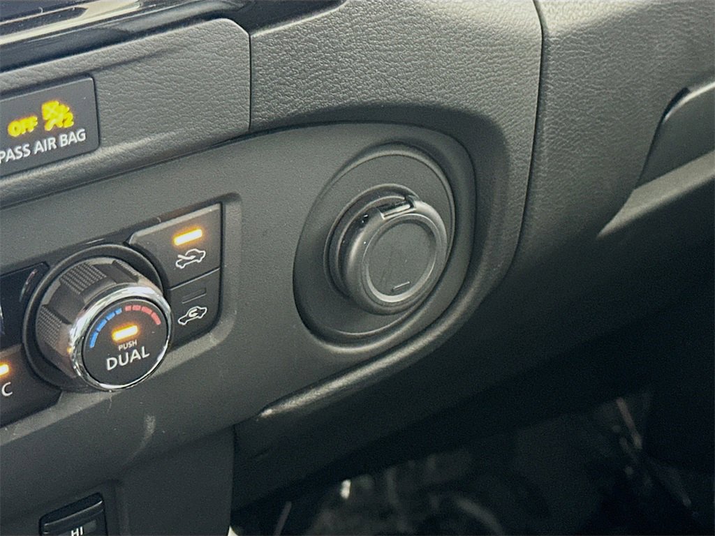Used 2024 Nissan Frontier SL w/ Technology Package image 30