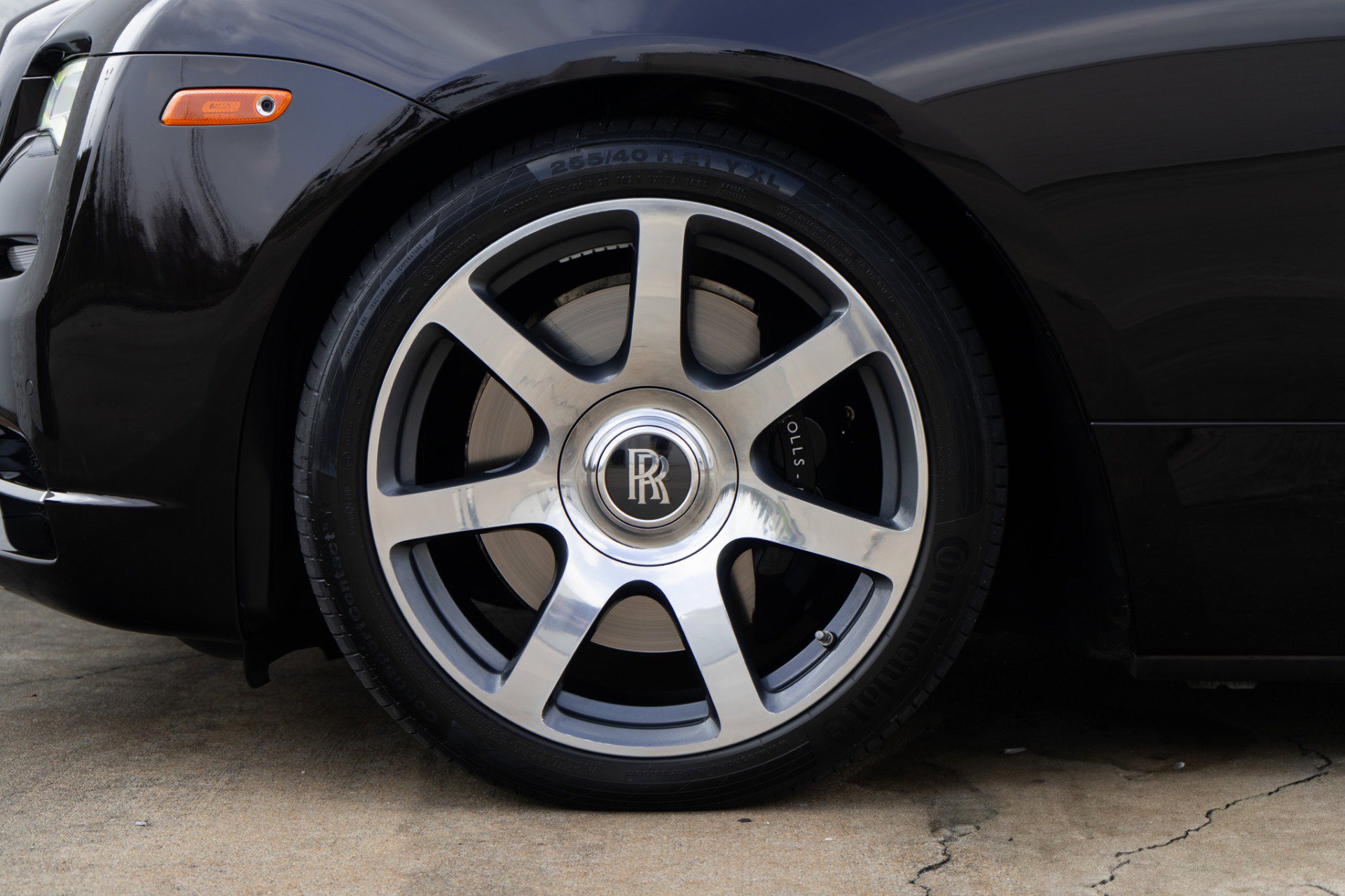 Used 2017 Rolls-Royce Dawn image 34