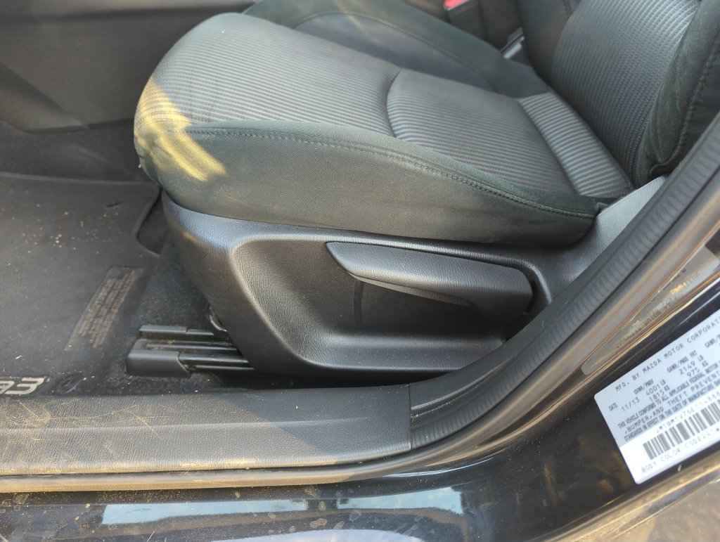 Used 2014 MAZDA MAZDA3 i Touring w/ Moonroof Package 1 FWD image 13