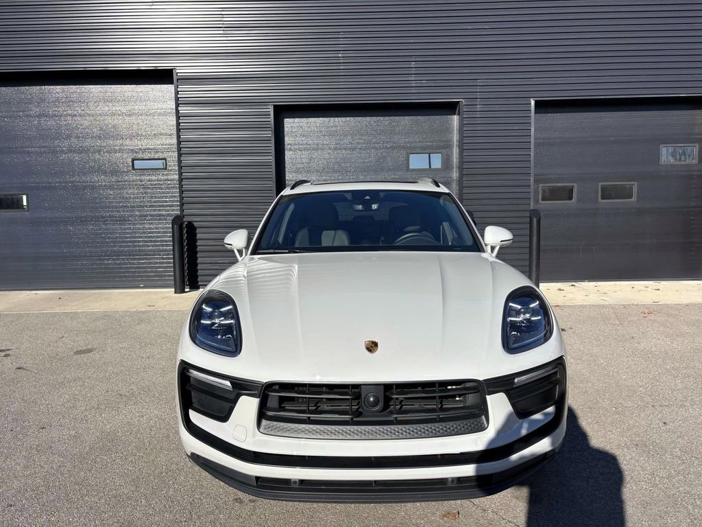 Certified 2024 Porsche Macan image 13
