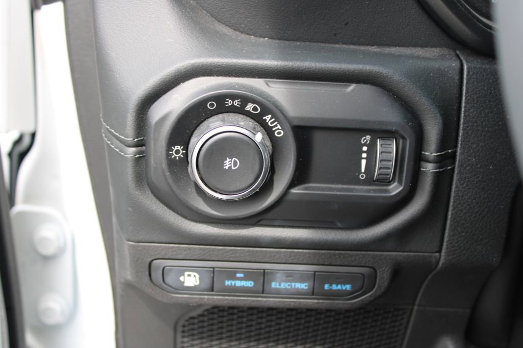 Used 2024 Jeep Wrangler Unlimited Sahara w/ Safety Group image 28