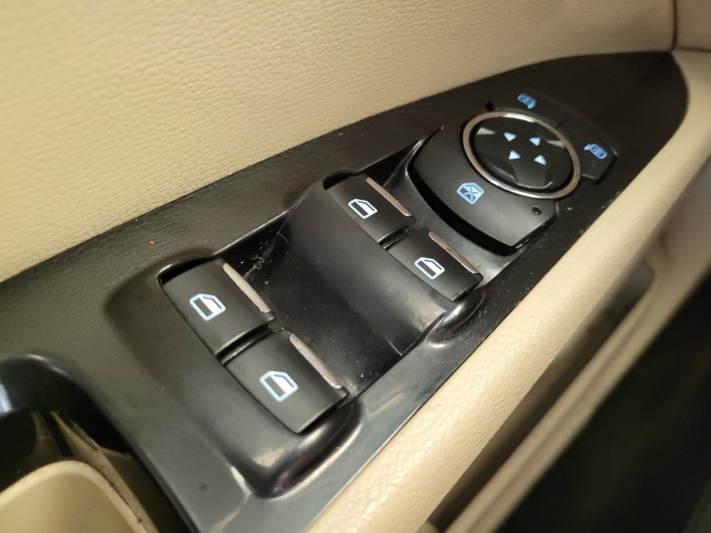 Used 2016 Ford Fusion SE w/ Equipment Group 202A FWD image 27