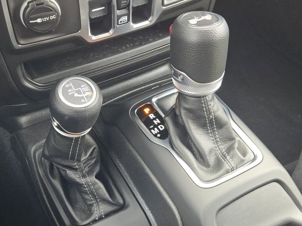 Certified 2025 Jeep Wrangler Unlimited Sahara w/ Safety Group image 26