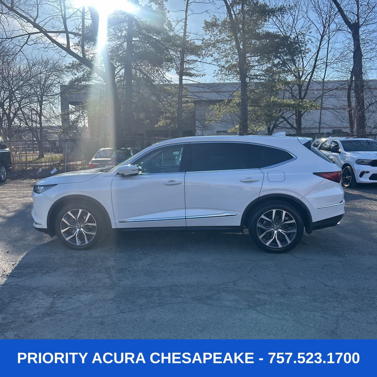 Used 2023 Acura MDX SH-AWD w/ Technology Package image 2