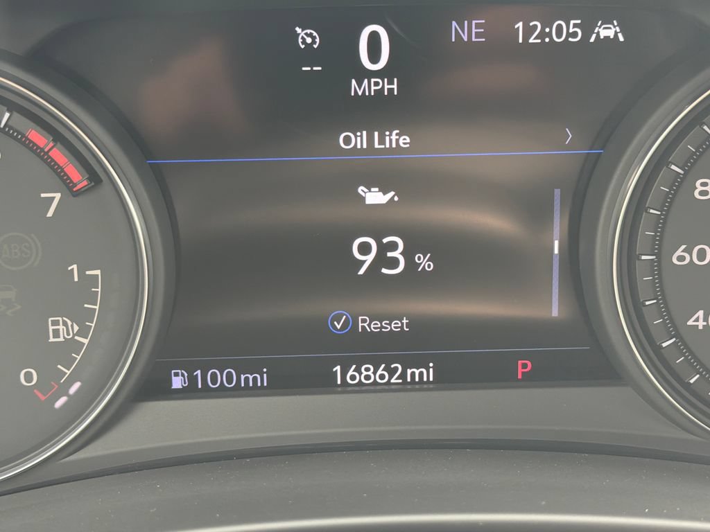 Used 2023 Cadillac XT4 Premium Luxury w/ Technology Package FWD image 16