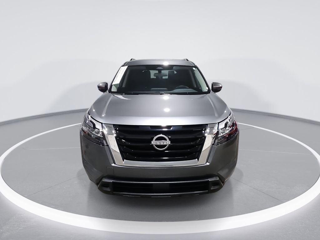 Used 2025 Nissan Pathfinder SV image 3