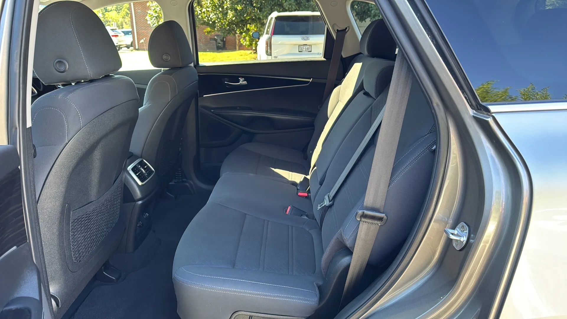 Used 2019 Kia Sorento LX w/ LX Convenience Package image 11