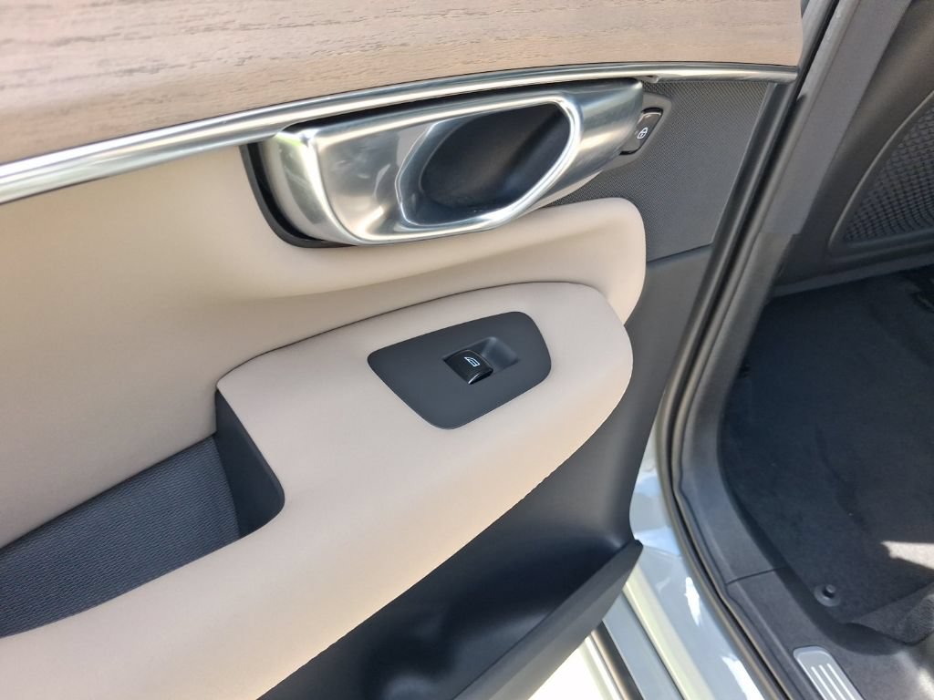 Certified 2026 Volvo XC90 B6 Plus AWD/4WD image 12