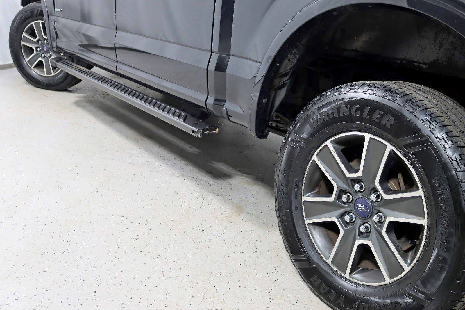 Used 2015 Ford F150 XLT w/ Equipment Group 302A Luxury AWD/4WD image 13