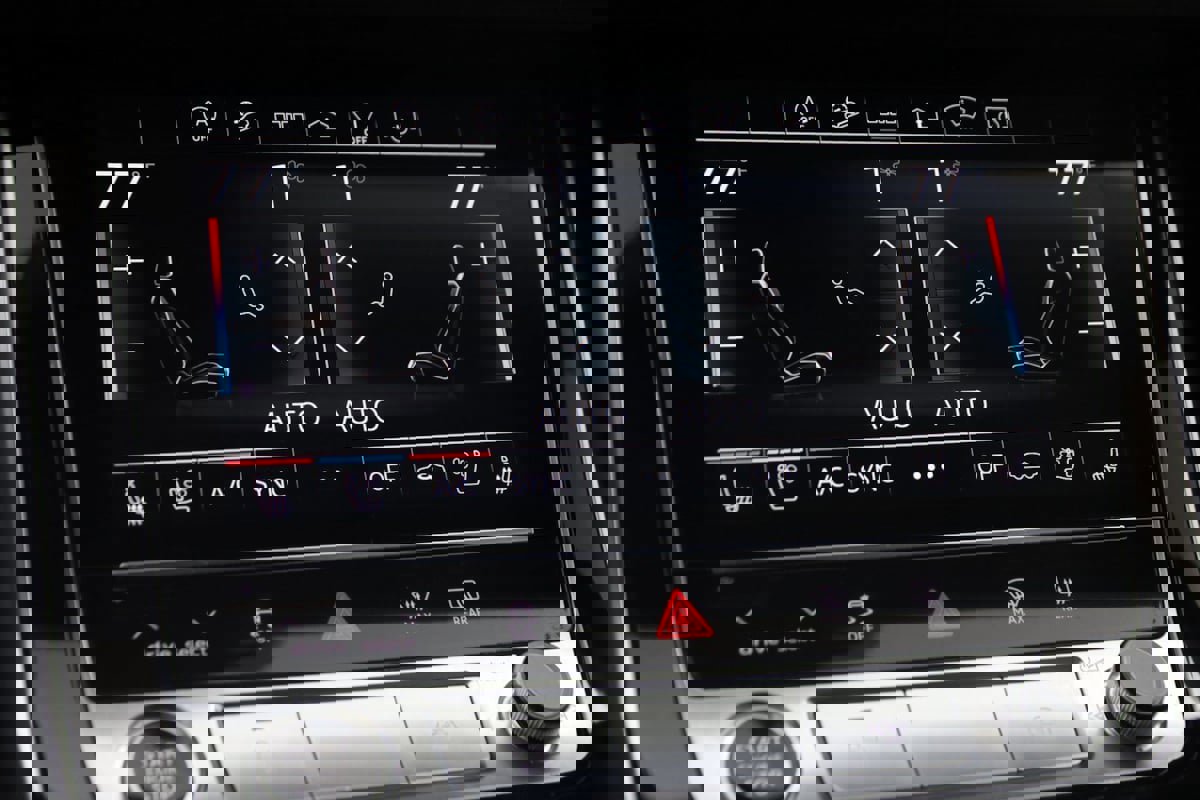 Used 2021 Audi Q8 Prestige w/ Prestige Package image 30