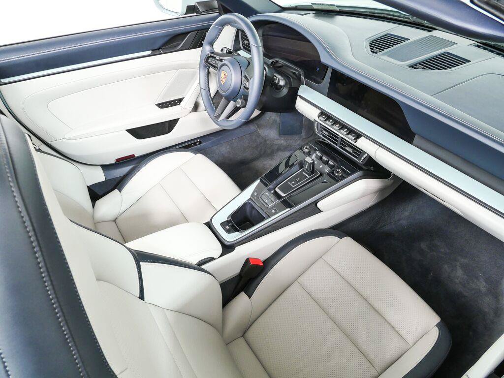 Certified 2025 Porsche 911 Carrera RWD image 27