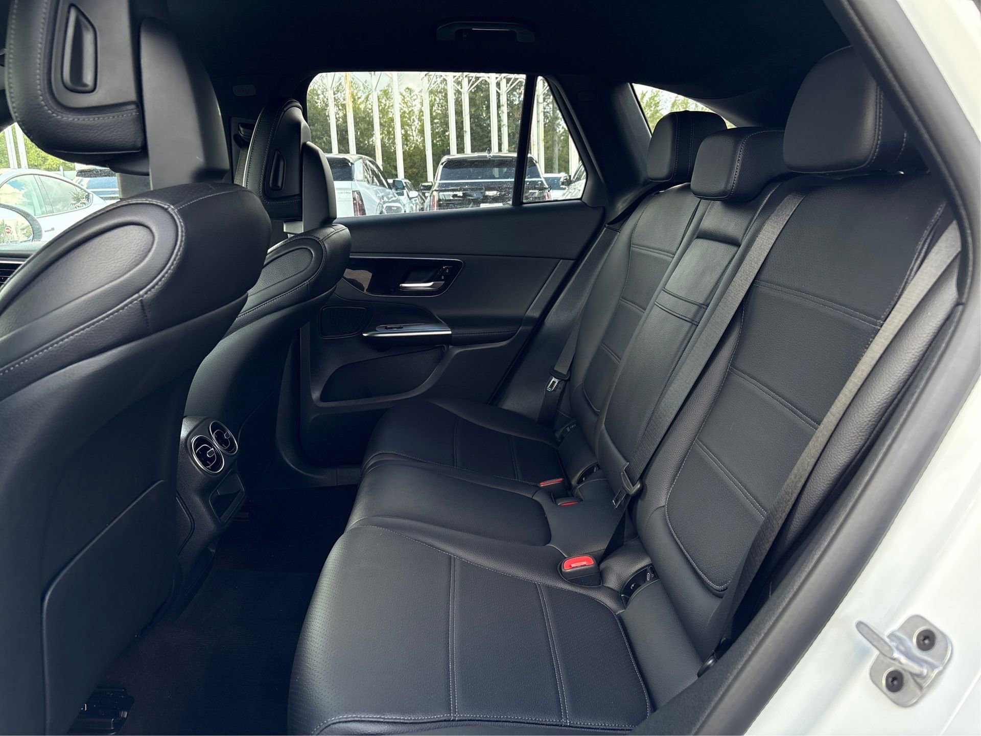 Used 2025 Mercedes-Benz GLC 300 4MATIC image 10