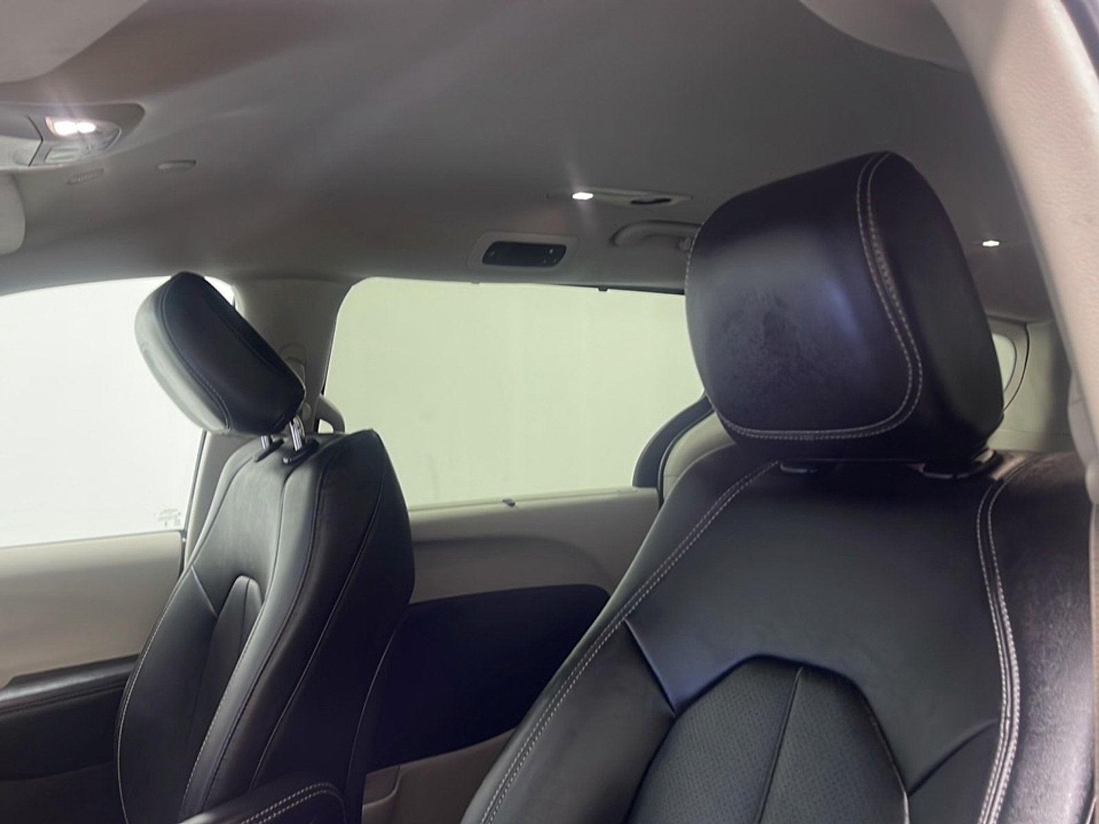 Used 2024 Chrysler Pacifica Touring-L FWD image 12
