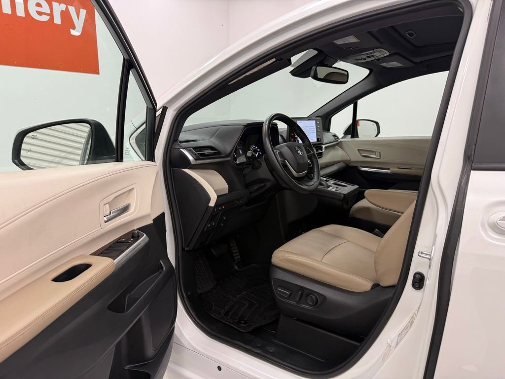 Used 2022 Toyota Sienna XLE w/ XLE Plus Package AWD/4WD image 9