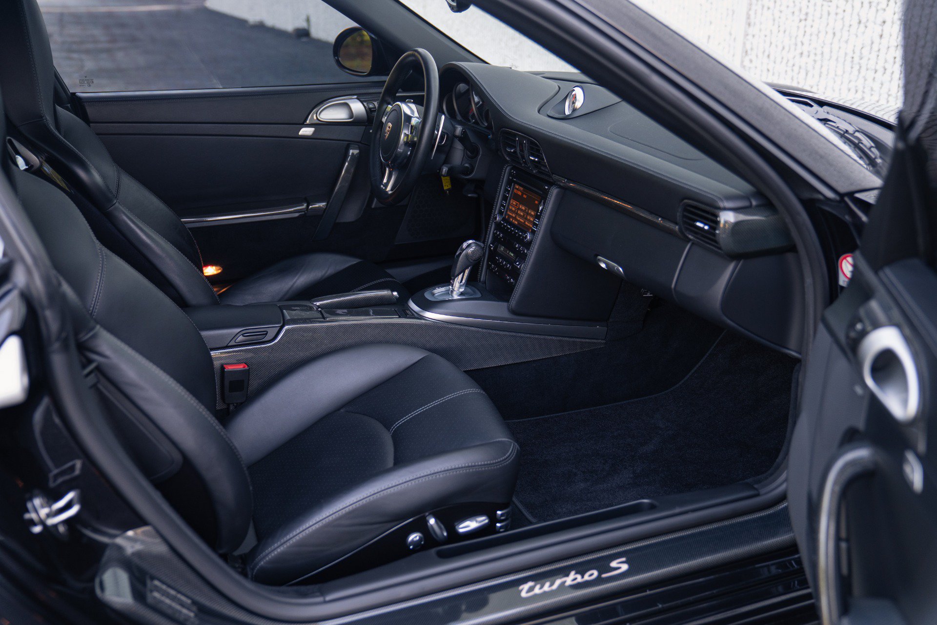 Used 2012 Porsche 911 4 Coupe AWD/4WD image 2