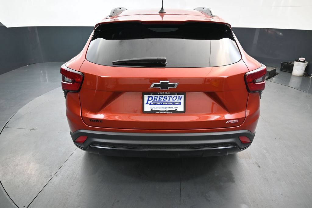 Used 2024 Chevrolet Trax RS w/ Sunroof Package FWD image 8