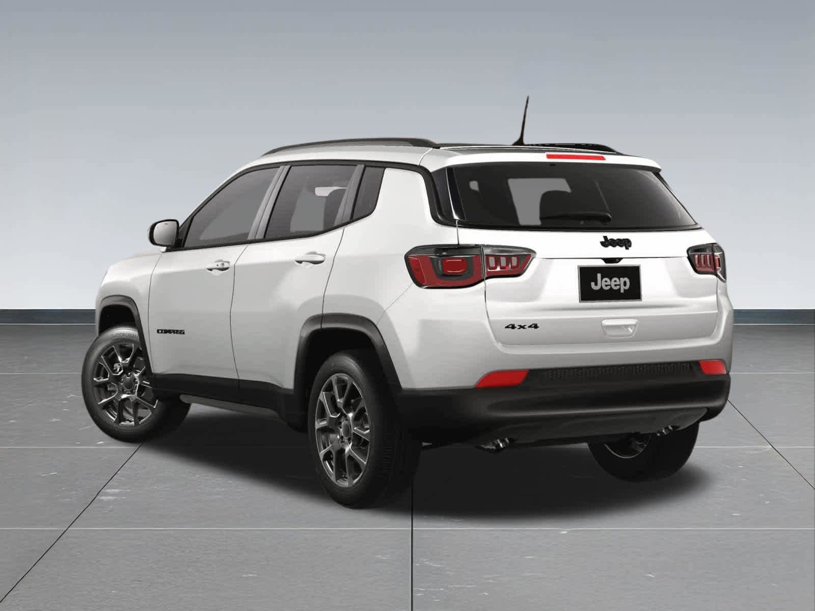 Used 2025 Jeep Compass Latitude w/ Sun & Sound Group AWD/4WD image 5