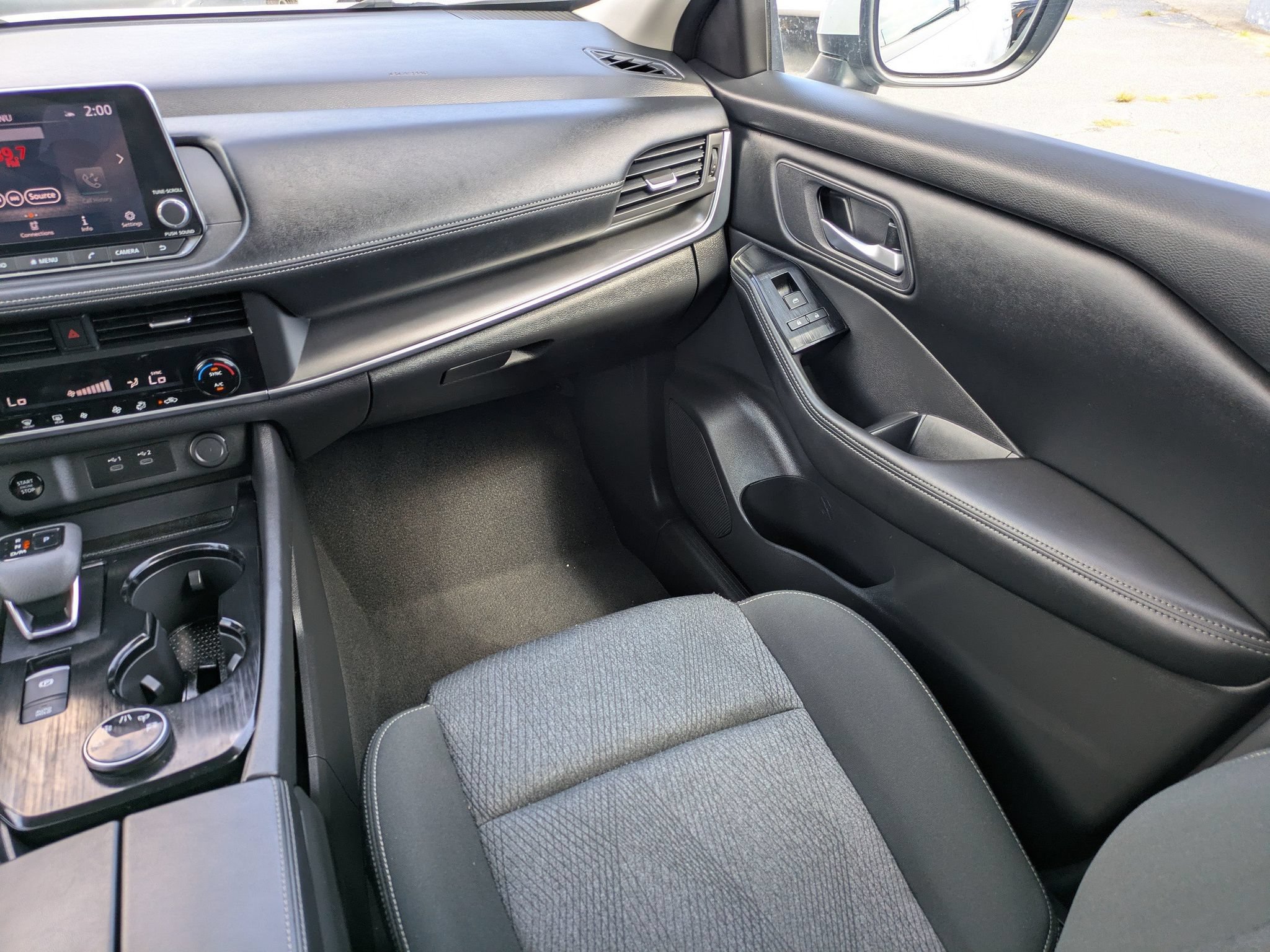 Used 2024 Nissan Rogue SV AWD/4WD image 18