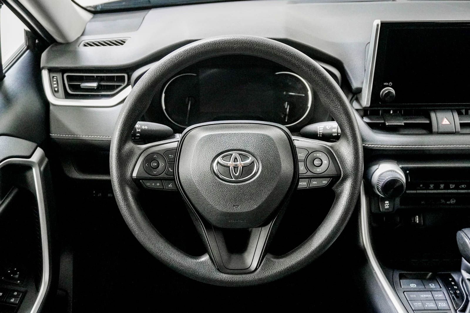 Used 2024 Toyota RAV4 LE AWD/4WD image 21