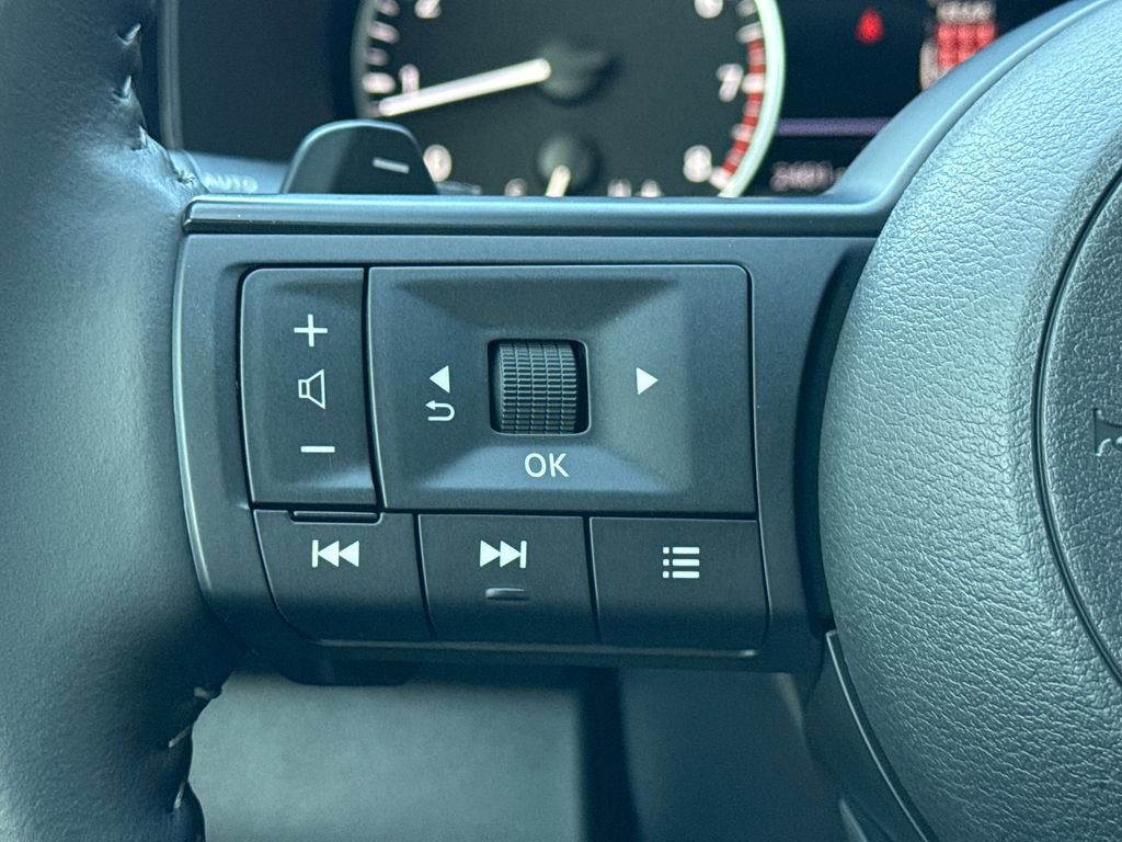 Used 2025 Nissan Pathfinder SV w/ Black Appearance Package image 30