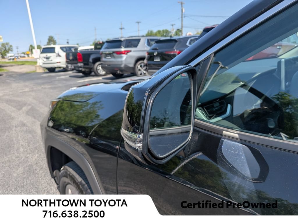 Used 2025 Toyota RAV4 XLE AWD/4WD image 38