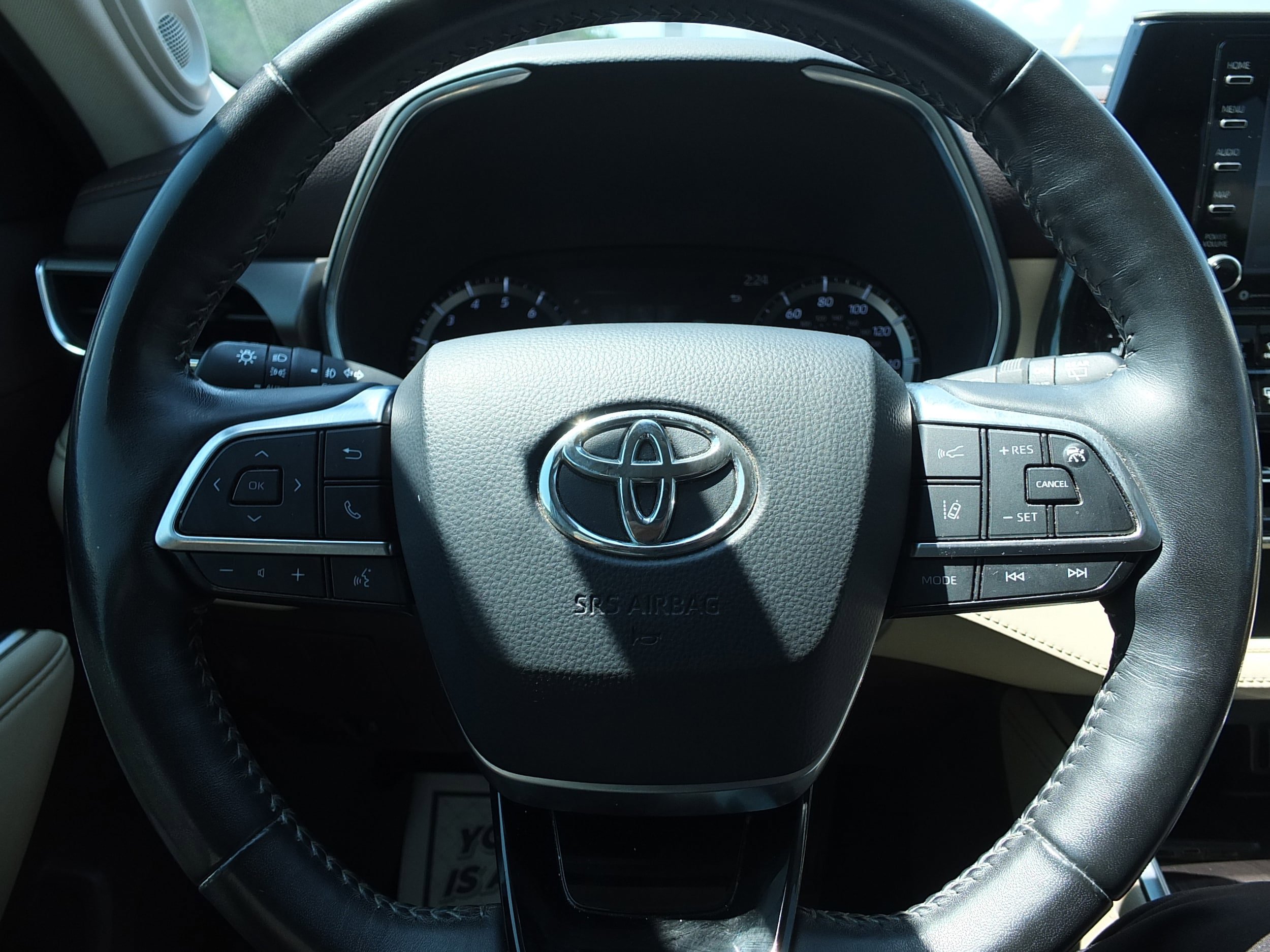 Used 2020 Toyota Highlander Limited FWD image 22