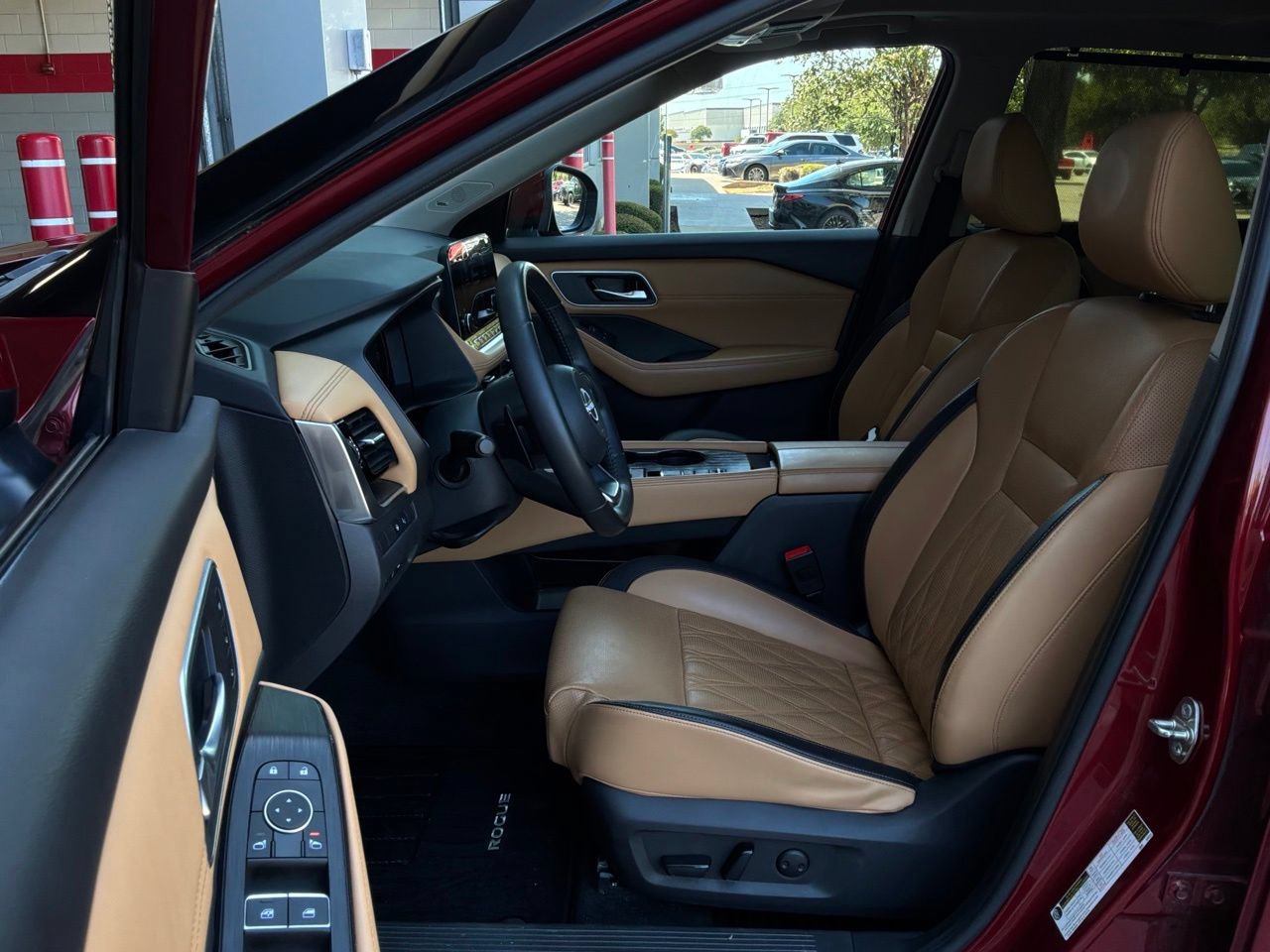 Used 2023 Nissan Rogue Platinum w/ Platinum Premium Package FWD image 10