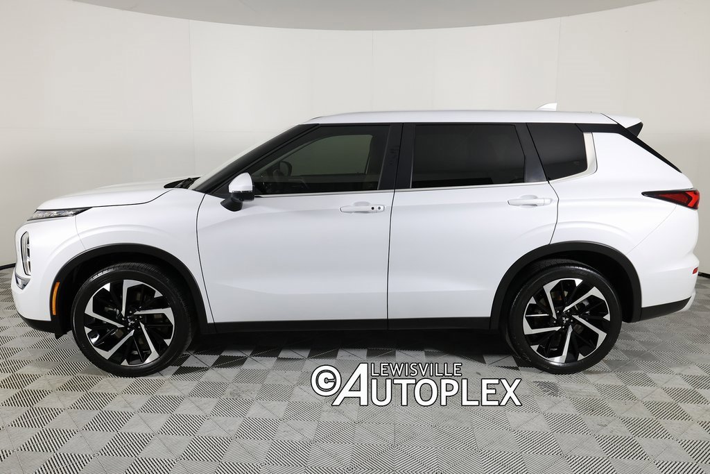 Used 2023 Mitsubishi Outlander SE image 8