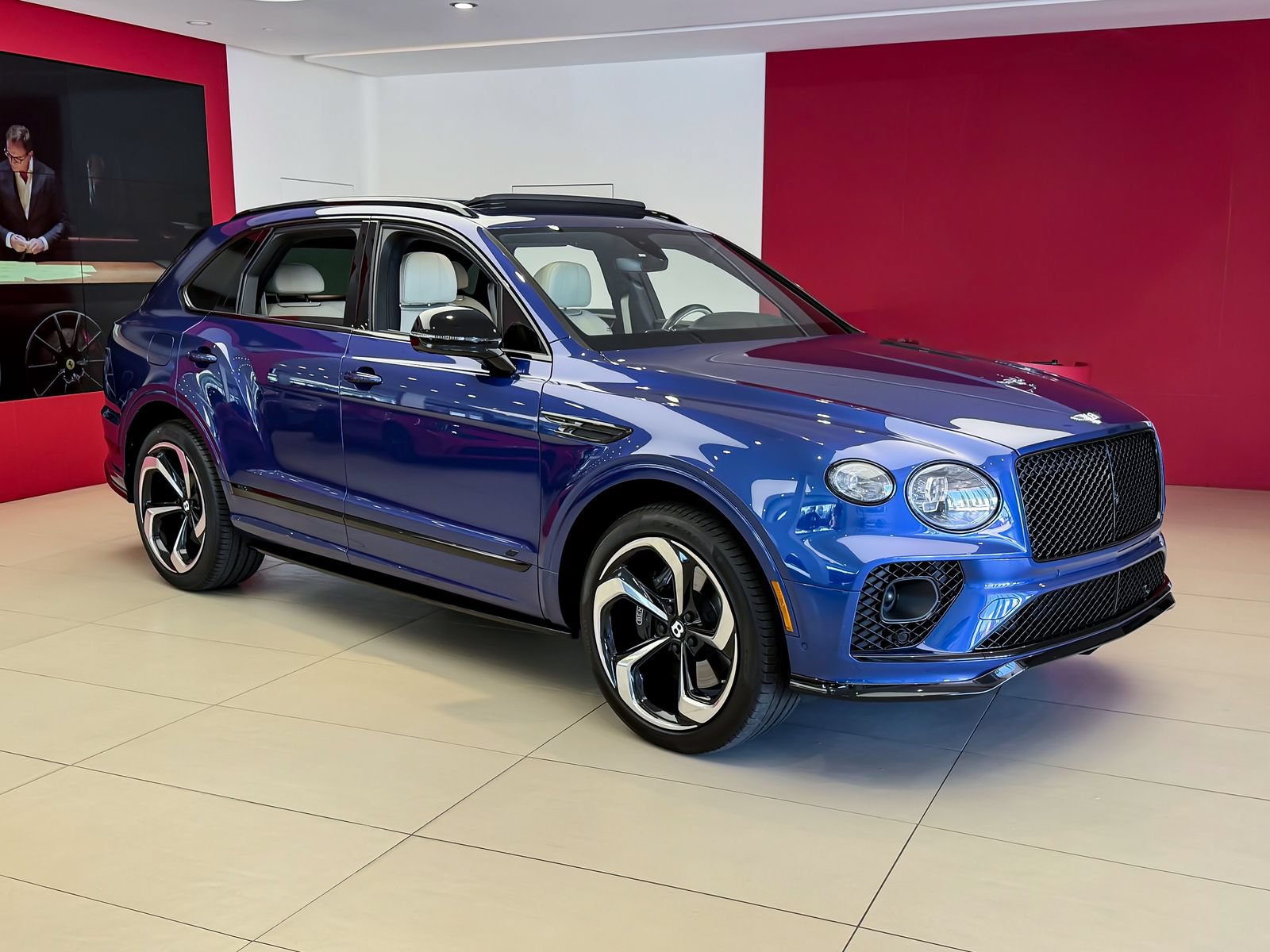Used 2022 Bentley Bentayga AWD/4WD image 1