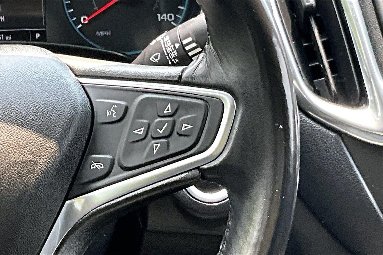 Used 2018 Chevrolet Equinox LT AWD/4WD image 21