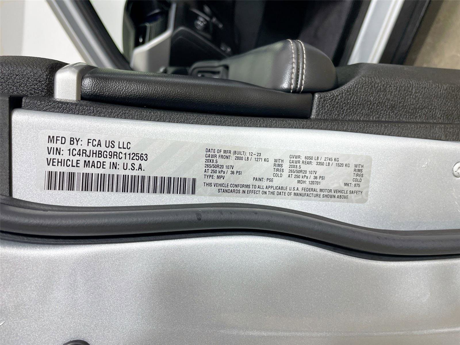 Used 2024 Jeep Grand Cherokee Limited w/ Black Appearance Package AWD/4WD image 23