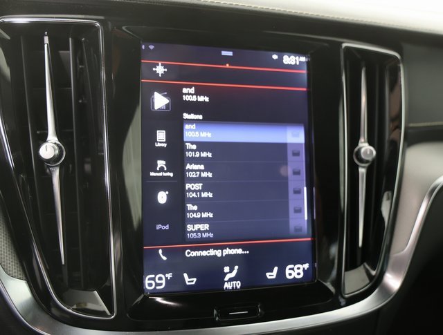 Used 2020 Volvo S60 T6 R-Design image 11