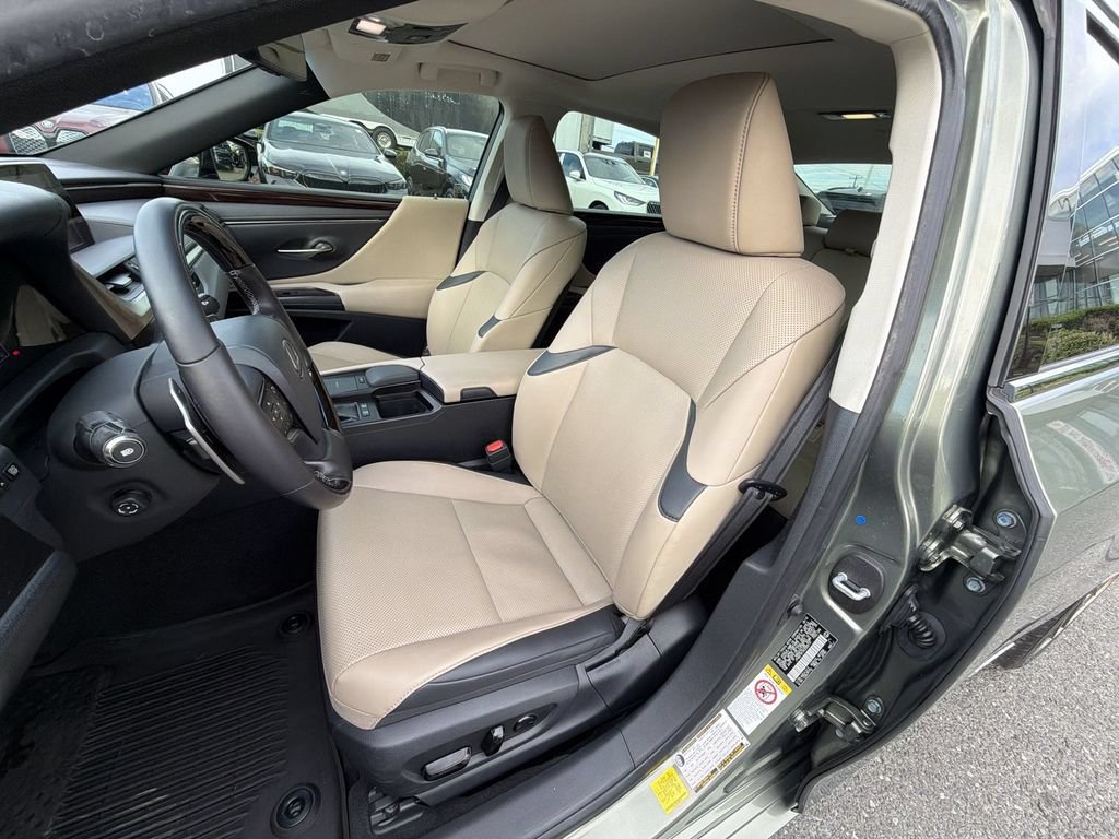 Used 2019 Lexus ES 300h w/ Premium Package FWD image 19