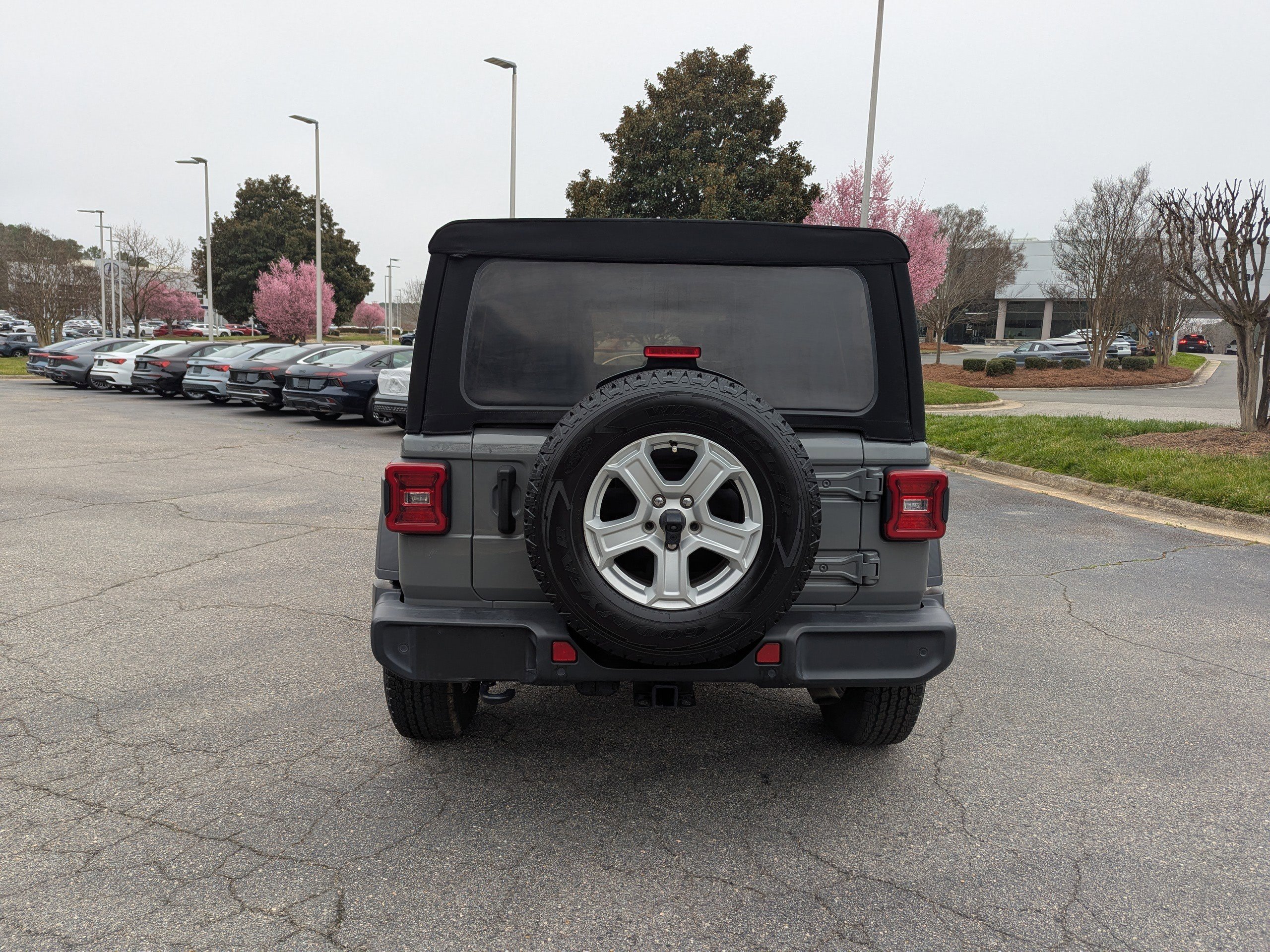Used 2021 Jeep Wrangler Sport S image 6
