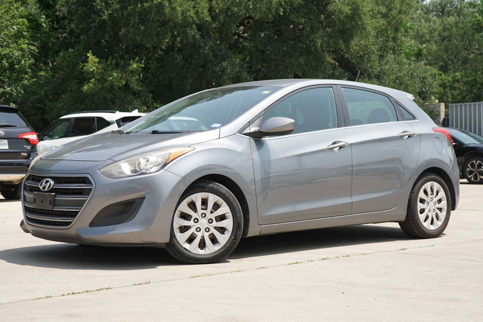 Used 2016 Hyundai Elantra GT FWD image 1