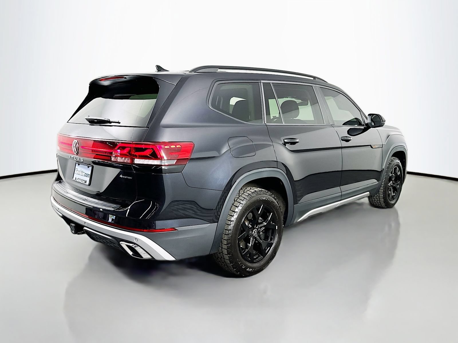 Used 2024 Volkswagen Atlas Peak Edition SE AWD/4WD image 8