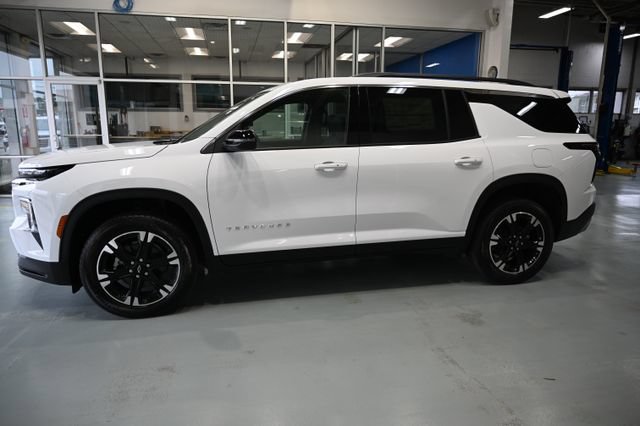 New 2027 Chevrolet Traverse LT w/ Sun and Wheel Package FWD image 7