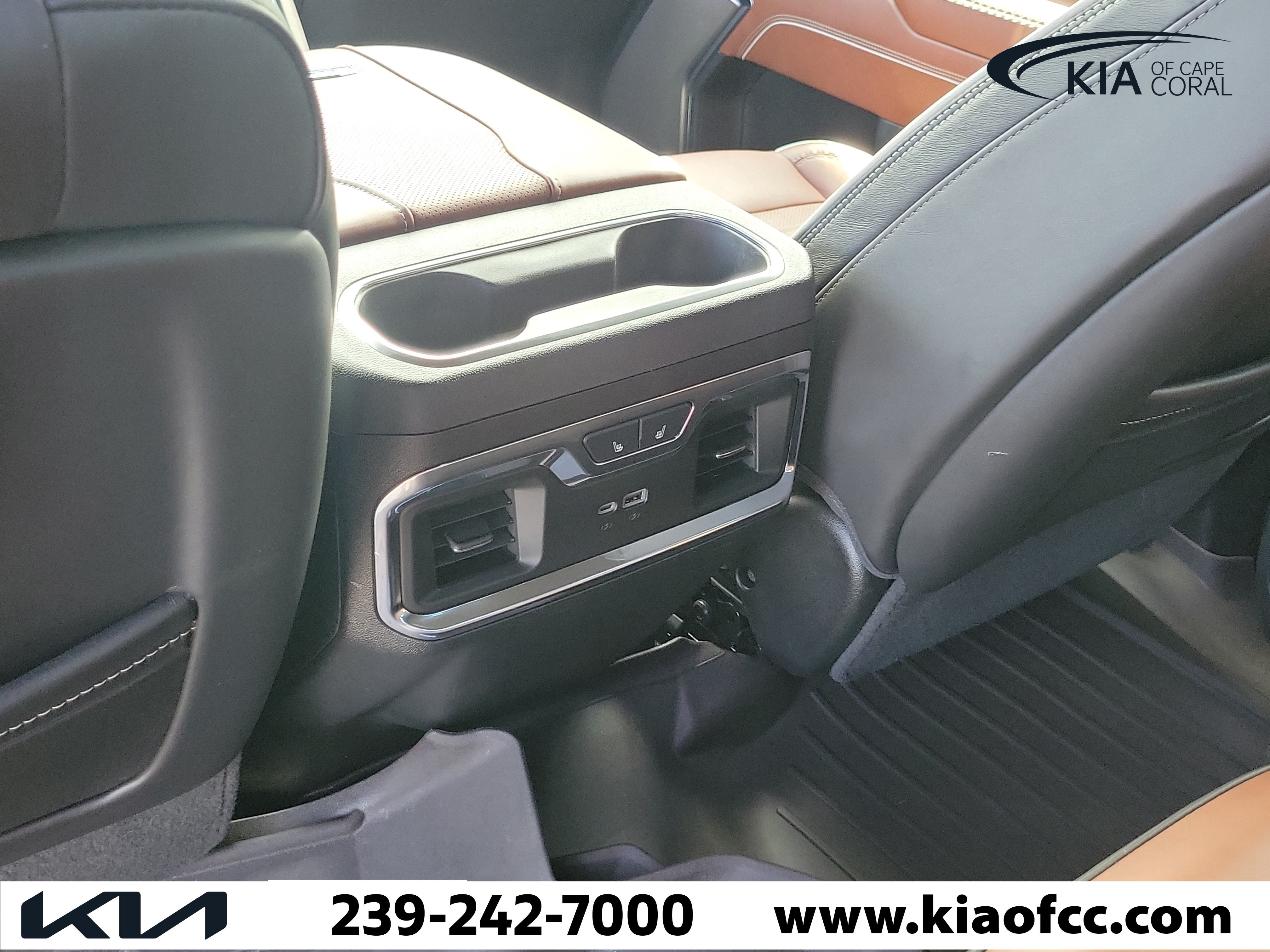 Used 2024 GMC Sierra 3500 Denali Ultimate AWD/4WD image 13