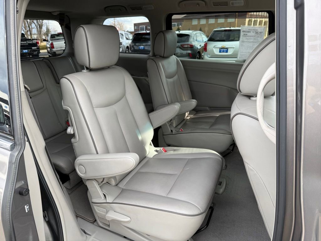 Used 2014 Nissan Quest SL image 16