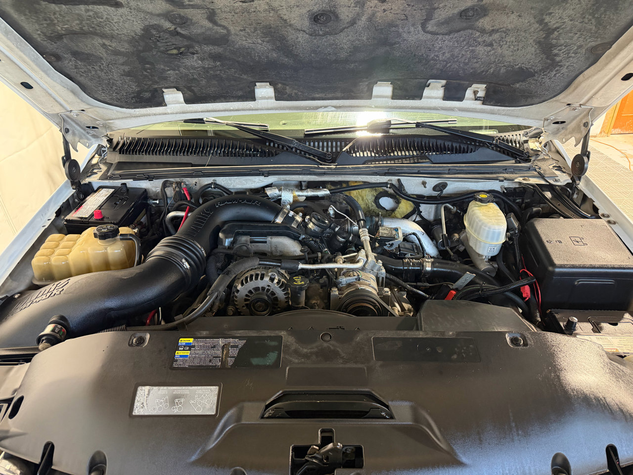 Used 2004 GMC Sierra 3500 W/T w/ Heavy-Duty Power Package image 23