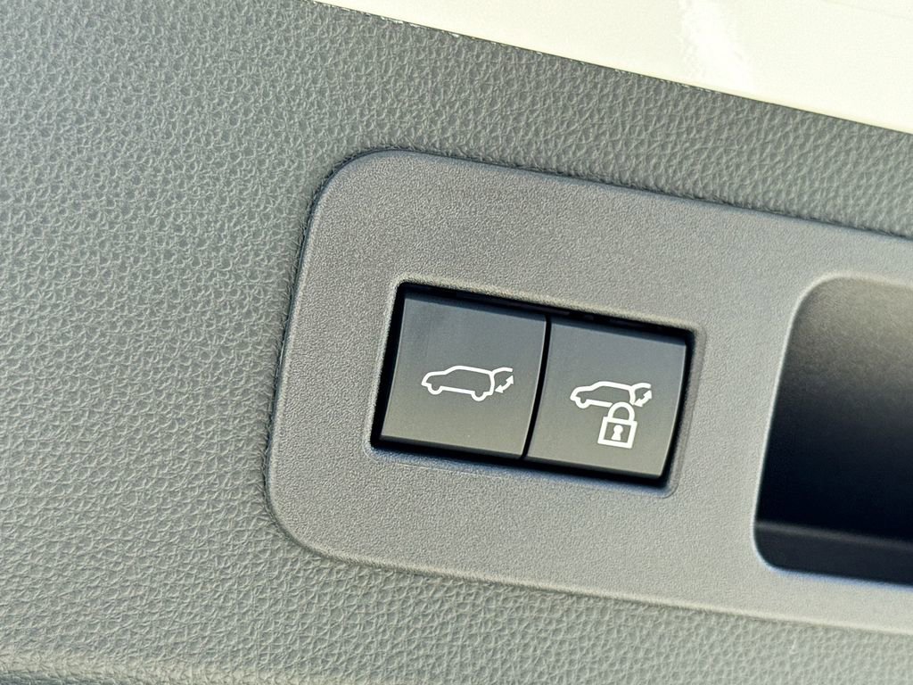 New 2025 Lexus LX 700h Luxury image 40