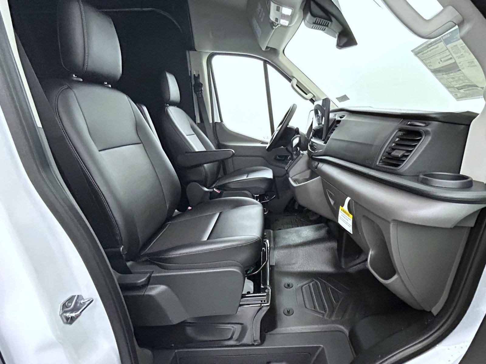 New 2027 Ford Transit 250 148 Medium Roof w/ Load Area Protection Package RWD image 15